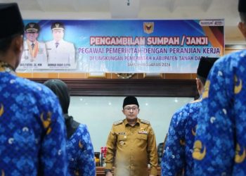 Bupati Tanah Datar Eka Putra Ingatkan PPPK Agar Layani Masyarakat dengan Baik