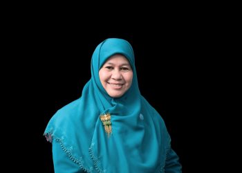 Umi Harneli Mahyeldi Ikut Semarakkan Acara “PUISI MERAH PUTIH; Padusi Baca Puisi”