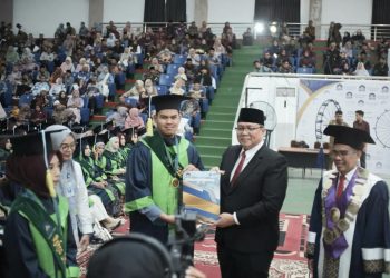 Wabup Tanah Datar Harap Wisudawan UIN Mahmud Yunus Siap Bersaing di Dunia Kerja
