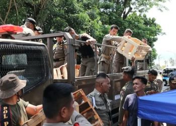 Lagi, Satpol PP Padang Tertibkan Lapak Pedagang yang Ditinggalkan di Atas Fasum
