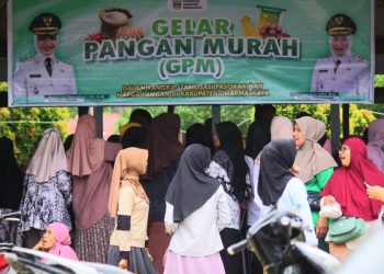 Warga Serbu Lapak Pangan Murah yang Digelar Pemkab Dharmasraya