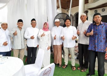 Kebahagiaan Elfi Datuk Tumanggung Sati dan dr Aklima pada Aqiqah Cucu