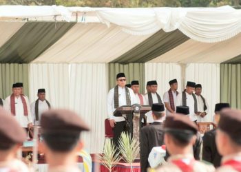 Wabup Tanah Datar Jadi Inspektur Upacara Hari Santri Nasional 2025 di Ponpes Modern Nurul Ikhlas X Koto