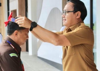 Bupati Mentawai Sambut Kedatangan Kepala Kejaksaan Negeri Mentawai yang Baru di Bandara Rokot