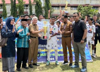 Resmi Ditutup, SMPN 34 Padang Jadi Pemuncak “Spentibel Tandiang Sepak Bola 2025”
