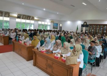 122 Orang Kepala Sekolah dan Komite se-Tanah Datar Ikuti Bimtek Tentang Hukum, Etika Digital dan Bank Sampah