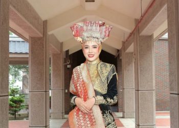 Si Upiak Gadih Minang, Bukan Miss Teen of the Universe Telanj*ng