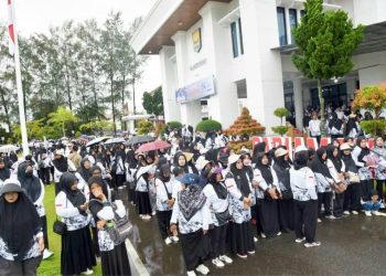 Ribuan Guru Pariaman Ikuti Jalan Sehat, Peringati Hari Guru Nasional 2025 dan HUT ke-80 PGRI