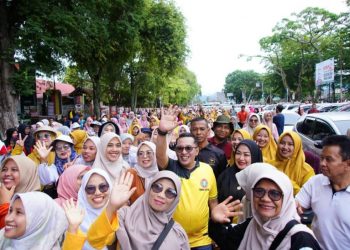 Ribuan Guru Tanah Datar Ikuti Gerak Jalan Jantung Sehat Dalam Rangka HGN dan HUT ke-80 PGRI