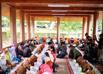 Menteri Ekraf RI Dijamu Makan Bajamba di Tanah Datar