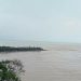 Pantai Padang Tampil Dua Warna