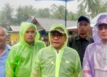 Jembatan Koto Buruak Lubuk Alung Putus Dihantam Banjir, Bupati JKA Serukan Evakuasi Massal Warga Setempat
