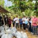Dukung Program OVOP, Pemkab Dharmasraya Bantu Kelompok Budidaya Ikan dengan Bibit dan Peralatan Produksi Pakan