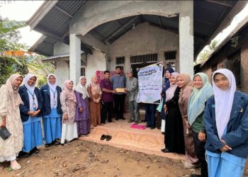 Spentibel Peduli dan Berbagi: SMPN 13 Padang Turun Tangan Bantu Siswa dan Guru Mereka yang Terdampak Banjir Bandang