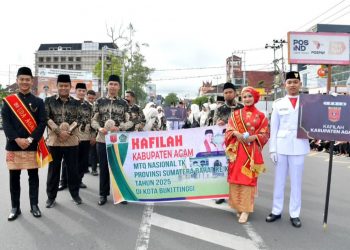 Menyala! Kafilah MTQ Agam Tampil Maksimal di Pawai Ta’aruf