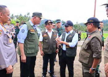 Menko PMK Pratikno Tinjau Penanganan Pascabencana di Padang Pariaman