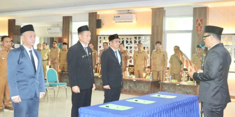 Bupati Mentawai Lantik 3 Pejabat Pimpinan Tinggi Pratama dan 14 Kepala Sekolah