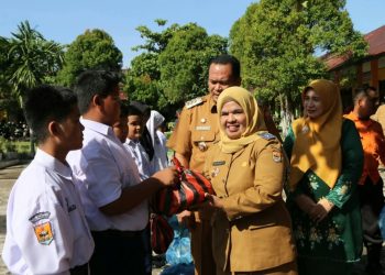 Di Pariaman 550 Siswa SMP Dapat Bantuan Sembako