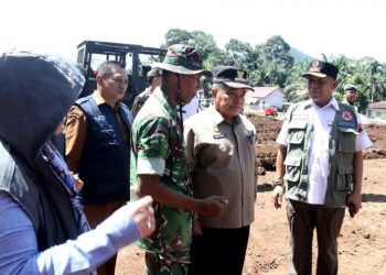 Bupati Agam Dampingi BNPB Cek Pembangunan 207 Huntara di Palembayan
