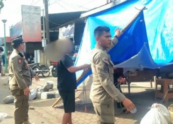 Satpol PP Padang Kembali Tertibkan PKL yang Gunakan Fasum untuk Berdagang