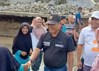 Hadiri Gotong Royong Batang Mangoi Sungai Sariak, Bupati JKA: Selamatkan Masjid Lubuak Bareh