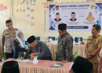 Serah Terima Jabatan Kepala SMPN 15 Padang Penuh Haru dan Harapan