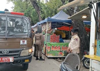 Satpol PP Padang Tertibkan PKL yang Berjualan di Fasum dan PMKS Aksi Pungutan Liar di U-Turn