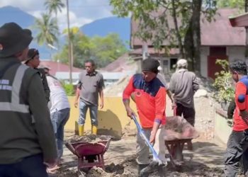 Gotong Royong Massal Bersihkan Maninjau Pascabencana Longsor
