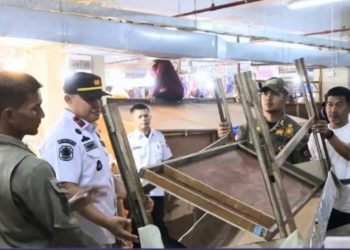 Satpol PP Padang Ikut Penertiban Kawasan Pasar Raya Padang Fase VII