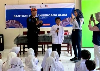 Komitmen Berkelanjutan, KAI Divre II Sumbar Bersama KAI Properti Sapa Sekolah Terdampak Bencana Banjir di Batang Anai