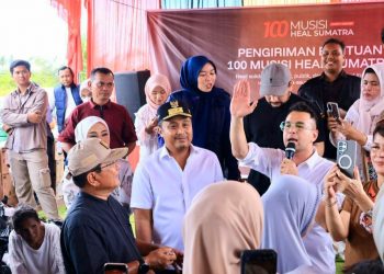 Serahkan Bantuan di Padang Pariaman, Bupati JKA; Kepedulian 100 Musisi Heal Sumatra Kuatkan Semangat Kami untuk Bangkit