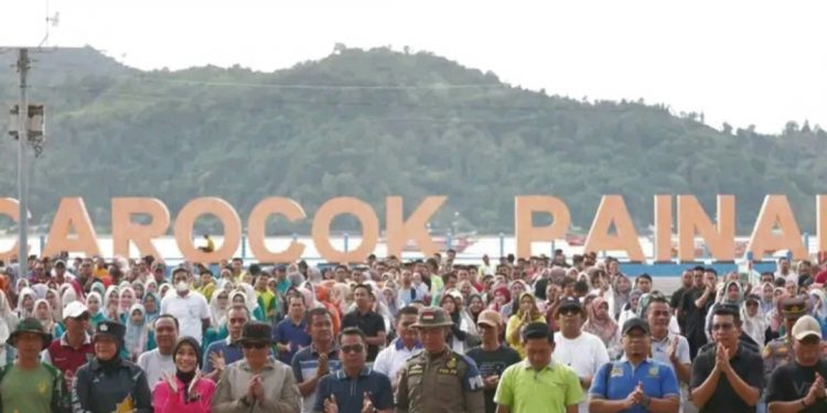 Wabup Risnaldi Buka Goro Massal HPSN 2026 di Pantai Carocok Painan