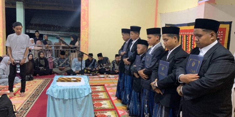 Enam Orang Santri Pondok Pesantren Madinatul Ilmi Nurul Ikhlas Resmi Diberikan Ijazah