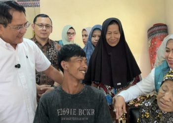 Pemkab Padang Pariaman bersama TP PKK Bantu Udin Dengar Kembali