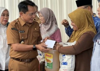 Pemkab Padang Pariaman Salurkan Bantuan Rintisan Usaha untuk 100 UMKM Terdampak Bencana