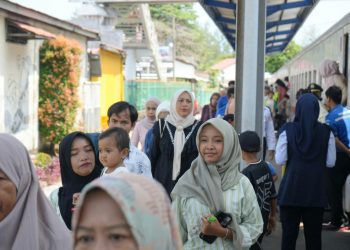 Masyarakat Sumbar Antusias Naik KA, Puncak Penjualan Tiket Tembus Angka 10 Ribu Sehari