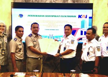 Upaya Selamatkan Aset Negara, KAI Divre II Sumbar Terima e-Sertipikat dari BPN Kabupaten Sijunjung