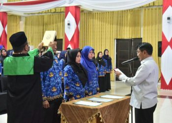 Lantik 157 Kepala Sekolah, Bupati JKA: Guru Harus Jadi Teladan Bagi Murid