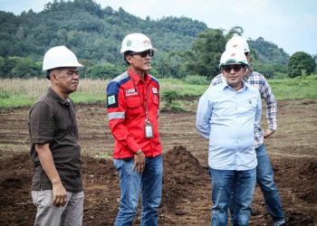 Bupati Tanah Datar Eka Putra Pantau Pembangunan Hunian Tetap di Rambatan