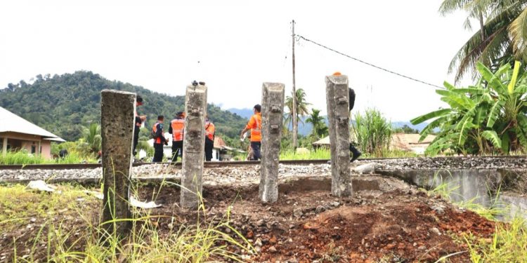 Tingkatkan Keselamatan, KAI Divre II Sumbar Tutup Perlintasan Sebidang Liar di Paulima–Indarung