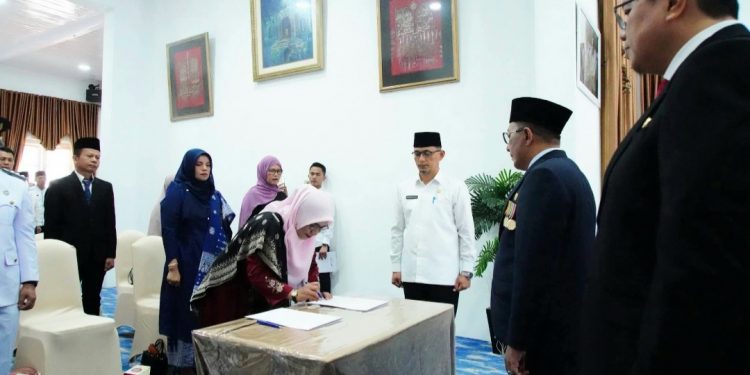 Ini 9 Nama Pejabat Pemkab Tanah Datar yang Dilantik Bupati Eka Putra