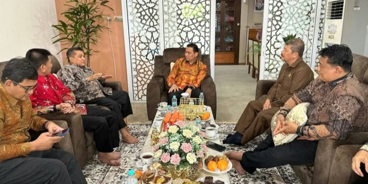 Bupati Agam Benni Warlis Silaturahmi dengan Wakil Walikota Pekanbaru Markarius Anwar