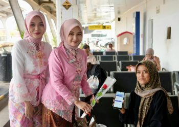 Sapa Kartini, KAI Divre II Sumbar Beri Apresiasi kepada Penumpang Perempuan