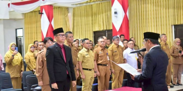 Lantik Hendra Aswara Jadi Pj Sekdakab Padang Pariaman, Bupati JKA: Sekda Harus Jadi Motor Penggerak Birokrasi