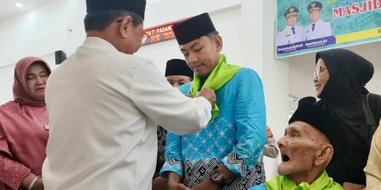 Lepas 251 Calon Jemaah Haji, Bupati JKA Pesankan Keihklasan dalam Beribadah