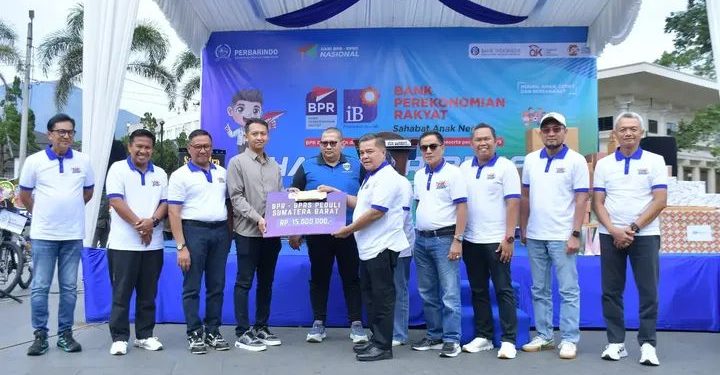 Bupati Agam Benni Warlis Hadiri Fun Walk dan Donor Darah HUT DPD Perbarindo
