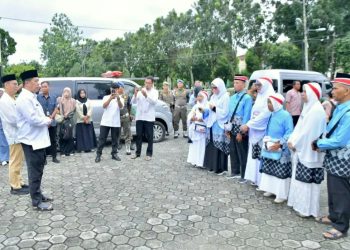 Sekda Agam Lepas 8 Orang Jamaah Haji Asal Agam Barat