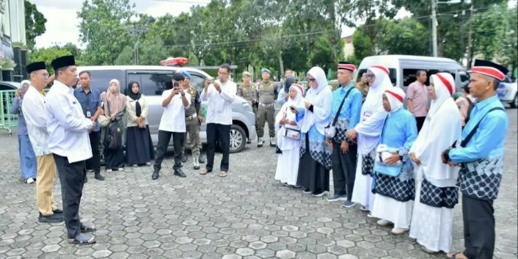 Sekda Agam Lepas 8 Orang Jamaah Haji Asal Agam Barat