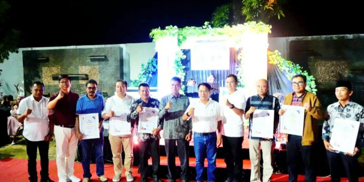 Event Pacu Kudo Berlangsung Sukses, Bupati JKA Bubarkan Kepanitiaan dan Serahkan Hadiah Lomba Foto Padang Pariaman Pacu Kudo 2026