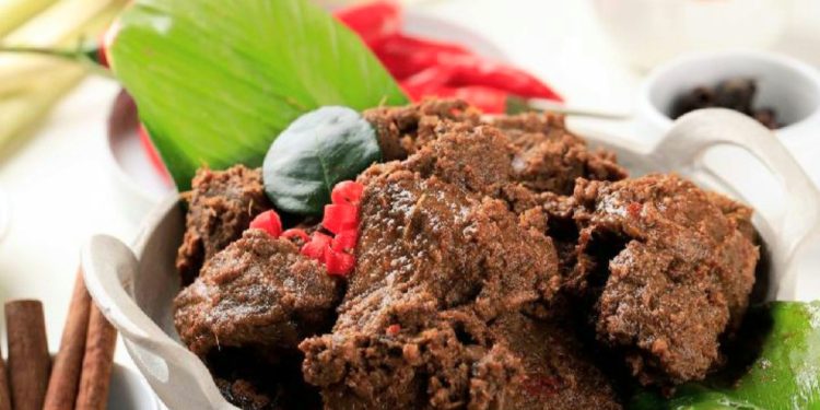 Wisata Kuliner vs Wisata Budaya: Mengapa Rendang Lebih Dikenal daripada Sejarahnya Sendiri?